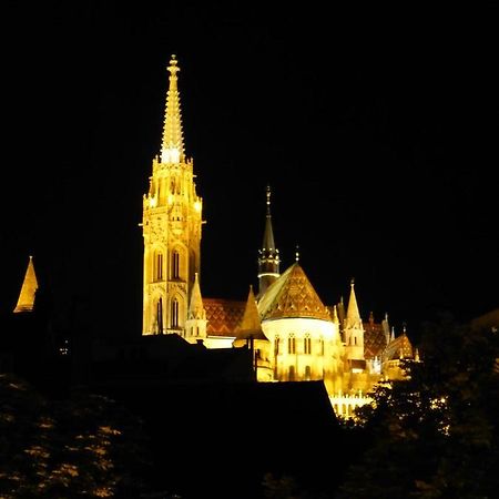 Elegant Apartment With Buda Castle View Budapeste Exterior foto